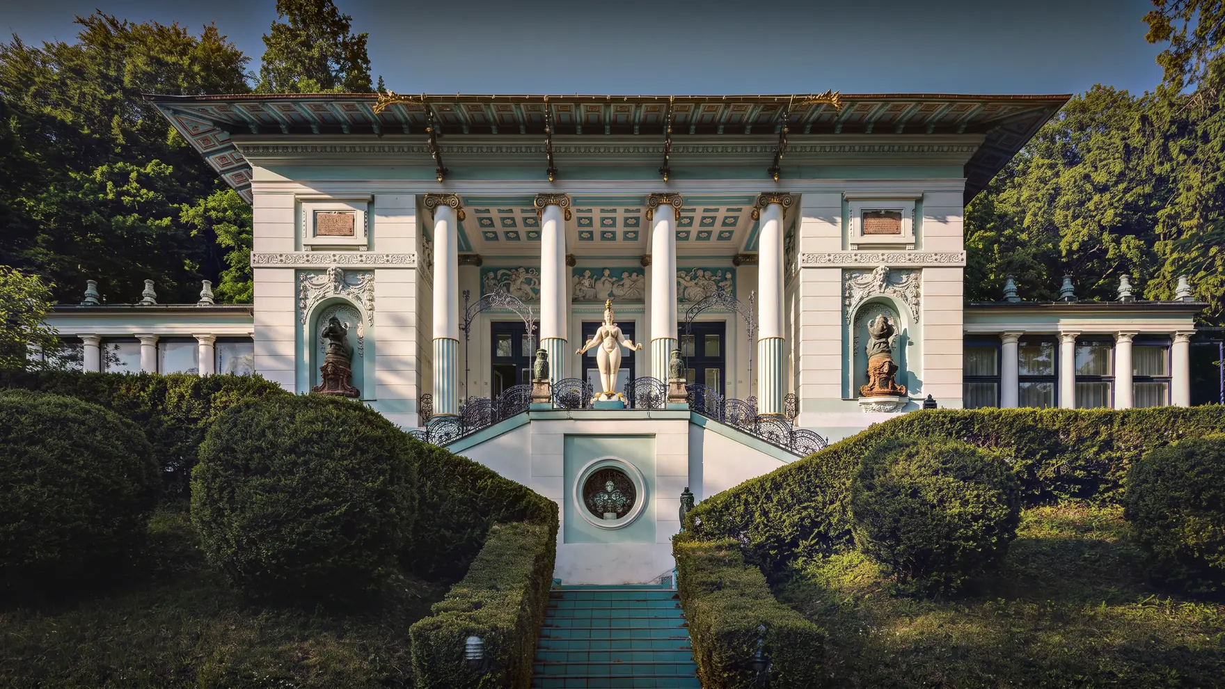 Die Ernst Fuchs Villa in Wien, die frühere Otto-Wagner-Villa, von der Gartenseite.